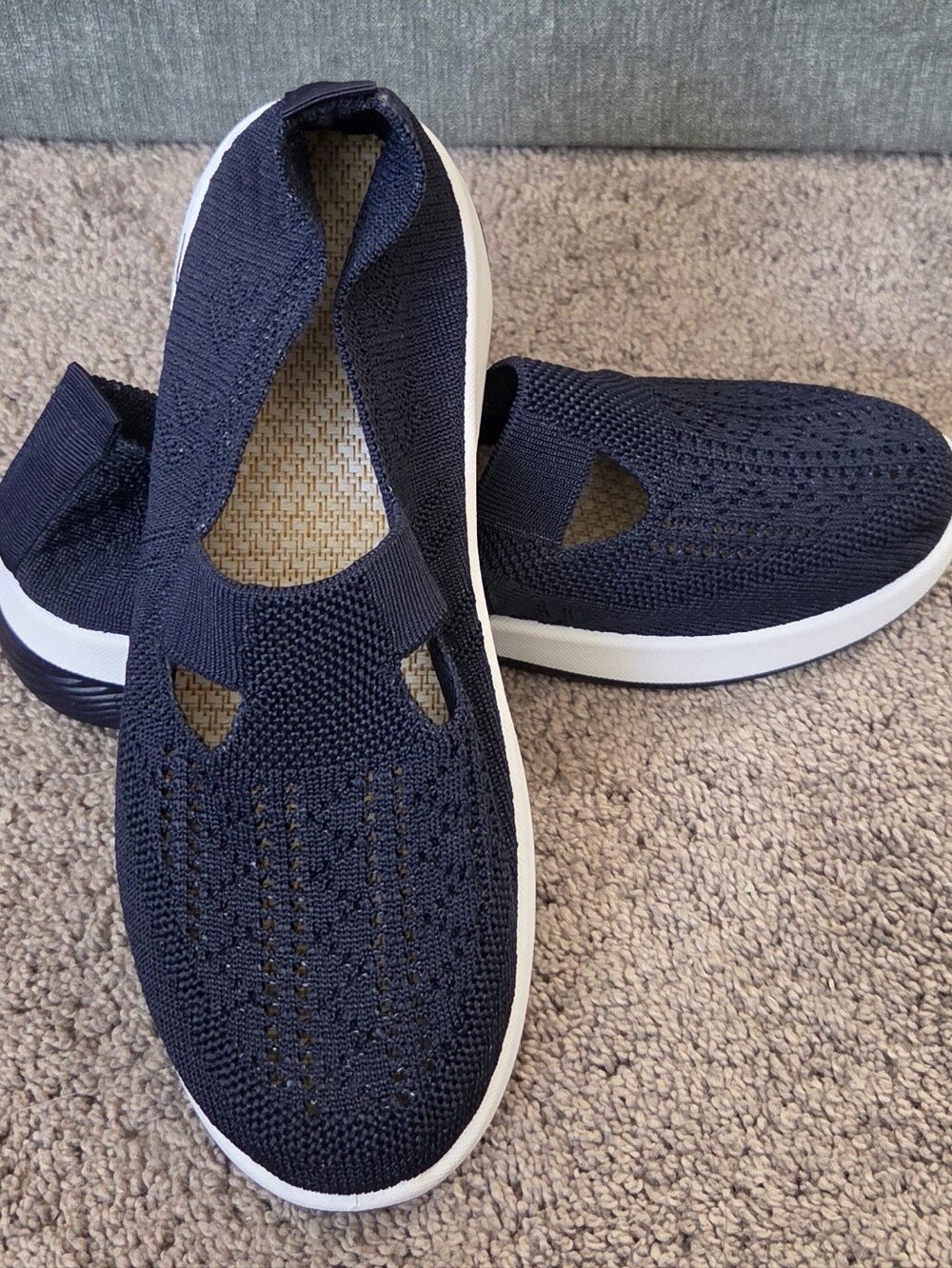 🇺🇲 Amazon Women's Navy Knit Slip-On Sneakers with White Sole NWOT Sz 39